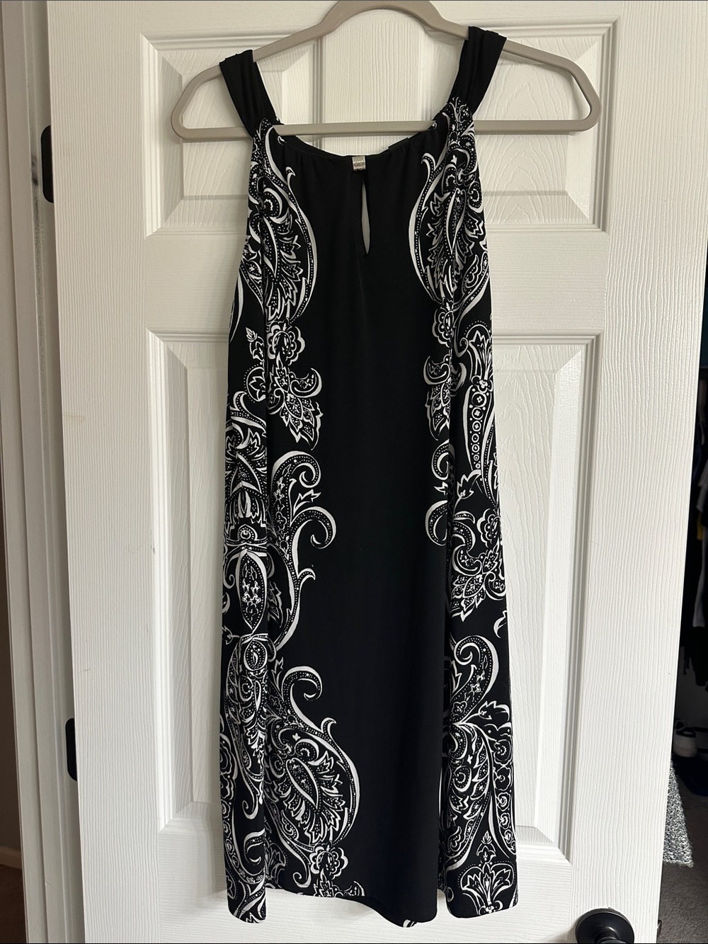 White House Black Market Black & White Paisley sleeveless dress